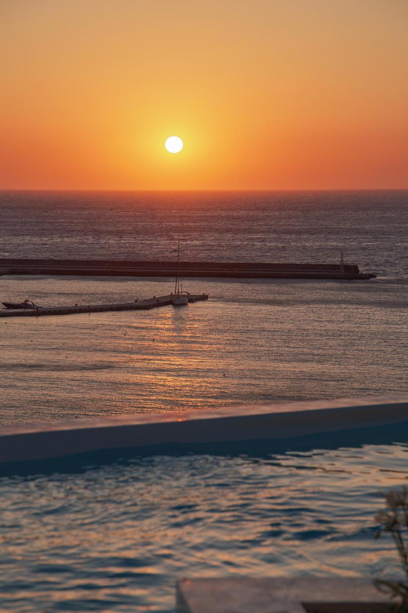 Golden Vista, Beachfront Suites By Explore Andros מראה חיצוני תמונה